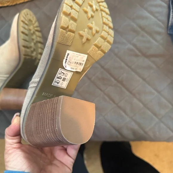 Buckle Women's Cream Heeled Boots - Picture 2 of 4